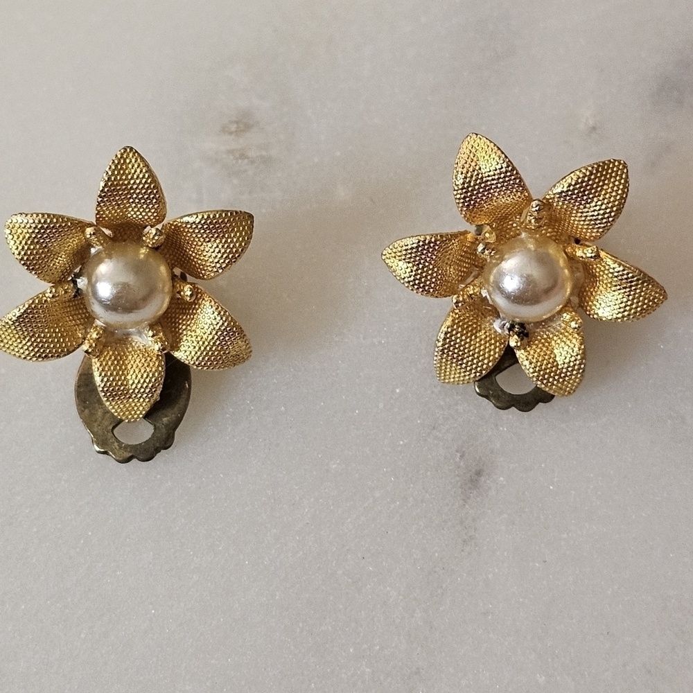 1950s Made in Austria Austrian Gold Leaf Pearl Flower Clip On Earrings